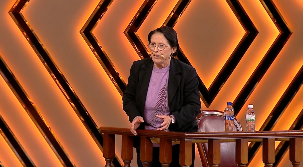  Na nxori për shëtitje    Nazmija tregon si u mashtrua nga djali që i mori pronën  E hëngrëm 