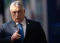 Orban bllokon huanë e BE-së për Kievin, Rusia pezullon negociatat e paqes