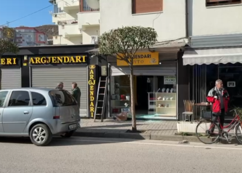 Tentohet grabitja e argjendarisë në Pogradec, pronari: Kjo është hera e tretë!