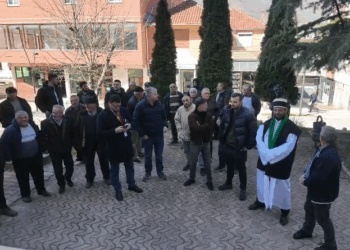 Banorët e Fushë-Bulqizës kundër ndërtimit të HEC-it, dorëzojnë peticion me 350 nënshkrime në Bashki