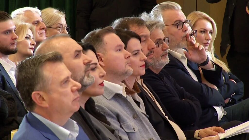 PS cakton drejtuesit kyç në qarqe  dy emra për kryeqytetin