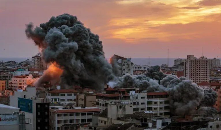 Eksperti  Tensionet në Lindjen e Mesme po rrisin panikun në tregje  ja çfarë po ndodh me çmimet