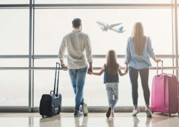 Lufta Izrael–Iran “tremb” shqiptarët, ngrijnë rezervimet për pushime