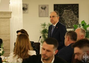 Presidenti Bajram Begaj shtron iftar për gazetarët: Media duhet të jetë busull drejt së vërtetës