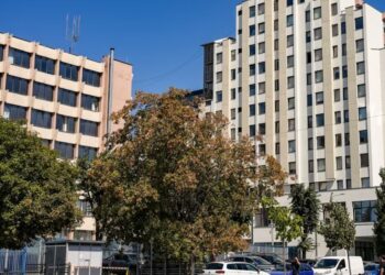 Incident në Ambasadën e Kosovës në Berlin, vendosen etiketa fyese në gjuhën serbe, reagon Ministria e Jashtme në Prishtinë