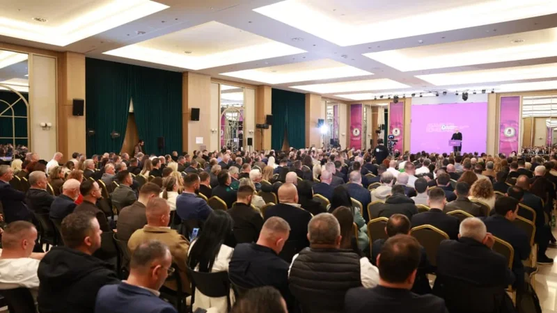 Rama ndryshon drejtuesit politikë  Lëvizjet e reja në qarqe nga Manja  te Karakaçi e Nufi