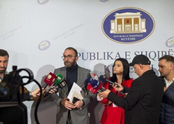 Gazment Bardhi kundër draftit të PS-së: Kjo është dhunë ndaj pakicës!