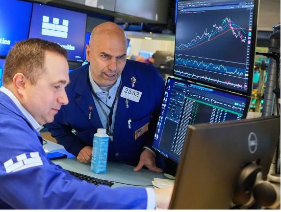 Fitime 50 mln $ para postimeve të Trump  dyshohet për manipulim tregu