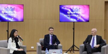 “Evropa fillon këtu”, Ministrat Hoxha dhe Pirdeni tur dialogu me studentët për procesin e integrimit europian