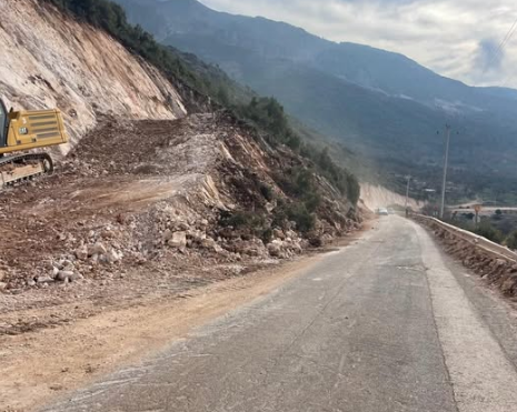 Punime në rrugët lidhëse të Llogarasë  ARRSH  Sot shpërthim i kontrolluar në drejtim të Palasës