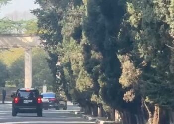 Rama mbërrin në Pallatin e Brigadave për t’u takuar me Presidentin, pritet dekretimi i ndryshimeve në qeveri