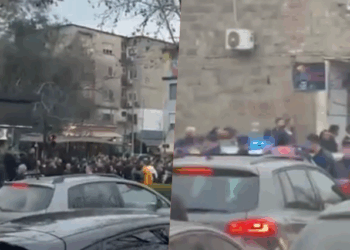 Mbyllet me tensione ndeshja Tiranë-Elbasan, policia shmang përplasjet mes tifozerive! Disa persona të shoqëruar