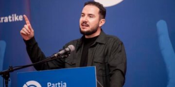 Salianji vijon turet nëpër qytetet e Shqipërisë, ish-deputeti njofton takimin me demokratët e Vlorës