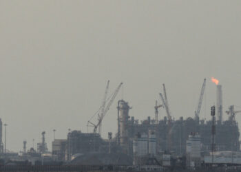 Paralajmëron ministri i Energjisë: Çmimet e naftës mund të rriten në 150 dollarë brenda dy javësh