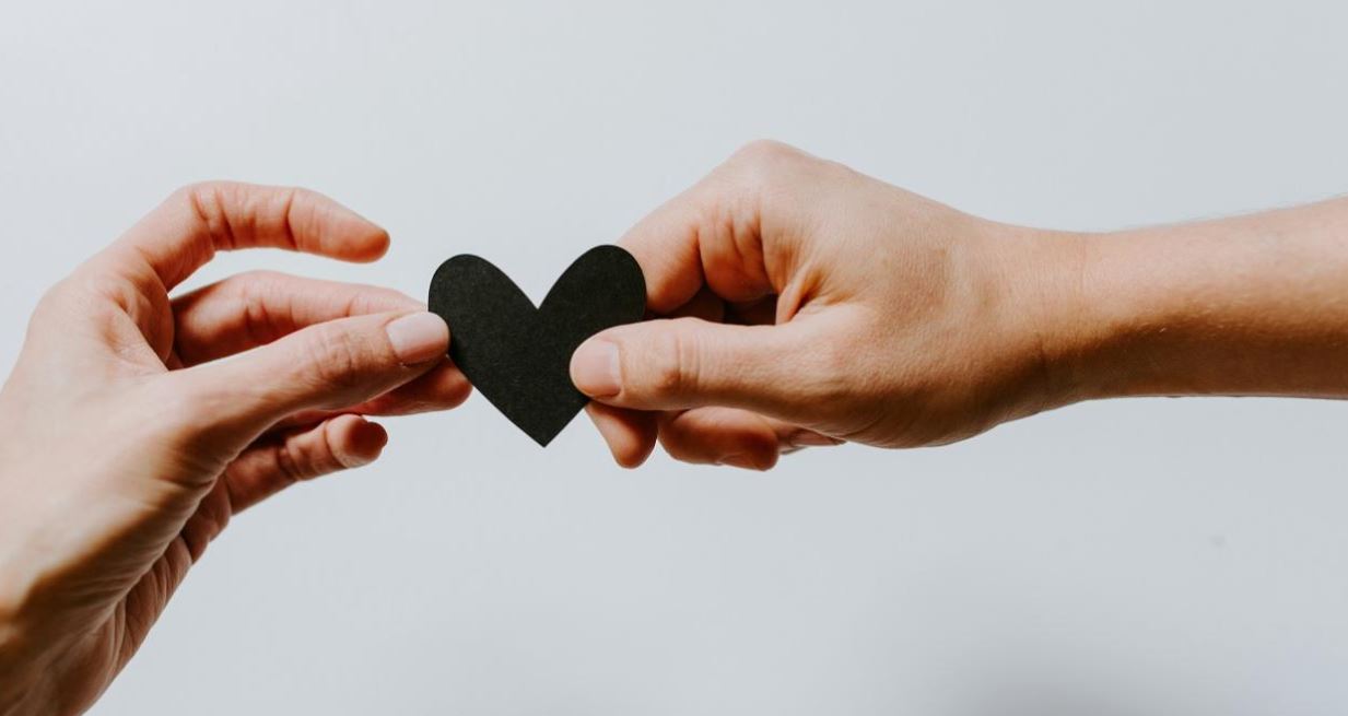  Të papajtueshëm në dashuri    Zbuloni se me cilën shenjë nuk mund të keni një marrëdhënie të mirë romantike