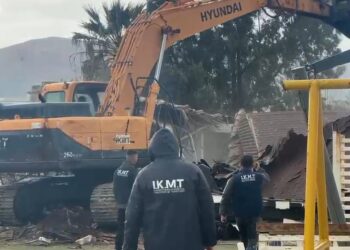 Vijojnë ndërhyrjet në bregdetin e Vlorës për projektin Lungomare 3, shemben 4 objekte shërbimi