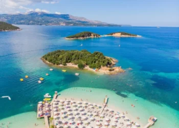 “E veçantë, ka gjithçka!”, media britanike liston 12 vendet më të mira për t’u vizituar në Shqipëri gjatë 2026-ës