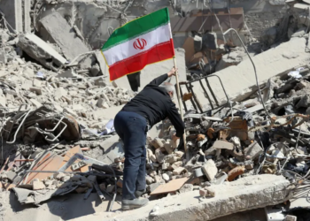 “Postblloqe dhe radhë për bukë…”, frikë në Iran teksa sulmet SHBA-Izrael intensifikohen