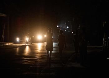 Trump kërcënon me ndërhyrje në Kubë: Ishulli në prag të kolapsit mes errësirës, tërmeteve dhe krizës energjetike