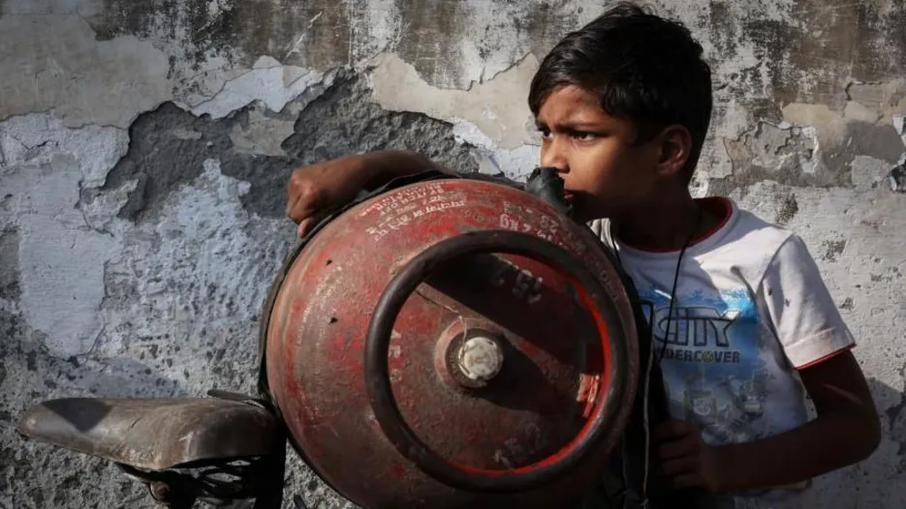 Jeta e përditshme në Azi po tronditet nga kriza e karburantit si pasojë e luftës me Iranin