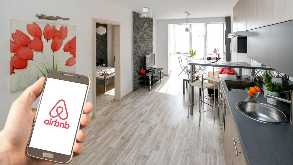 Airbnb sjell miliona  ja sa fitojnë shqiptarët nga qiratë ditore