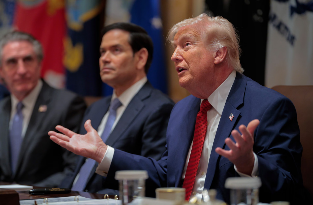 Trump i zgjat afatet Iranit për ngushticën e Hormuzit