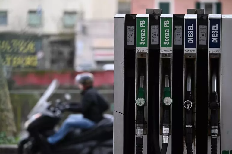 Qeveria italiane dekret për heqjen e akcizës së karburantit për 20 ditë  bie me 25 cent për litër çmimi
