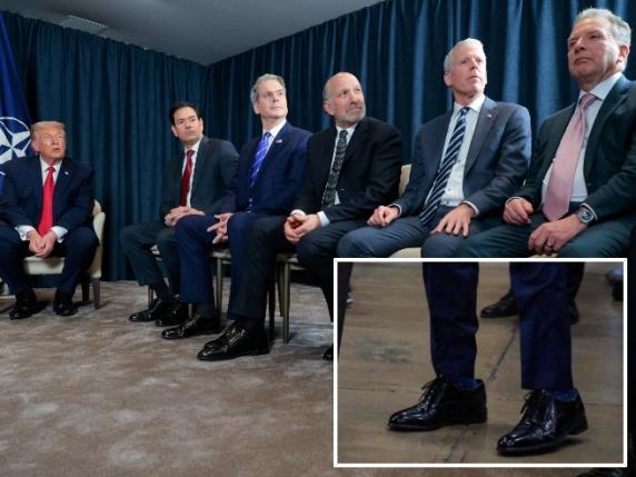 E pabesueshme  Trump i fiksuar pas këpucëve 145 dollarëshe  imponon vartësit t i veshin