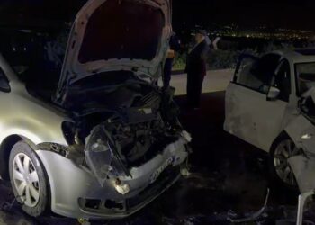 Aksident me disa të plagosur në aksin Fier-Patos, ‘Wolsvagen’ dhe ‘Tuareg’ përplasen ‘kokë më kokë’