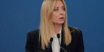 Meloni e vendosur për dërgimin e azilkërkuesve në Gjadër, reagon ashpër ndaj vendimit të gjyqësorit