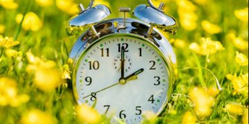 Nga sot, rikthehet ora verore: Më shumë dritë natyrale, më pak gjumë