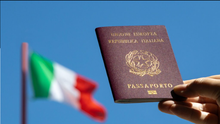557 mijë shqiptarë jetojnë në Itali  141 mijë kanë pasaportë italiane