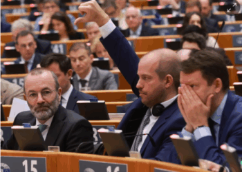 Parlamenti Europian miraton dërgimin e azilkërkuesve të refuzuar në qendra jashtë BE-së