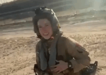 VIDEO/ Avioni i saj F-15 u rrëzua gabimisht nga një “zjarr miqësor”, pilotja amerikane “përfundon” në shkretëtirën e Kuvajtit