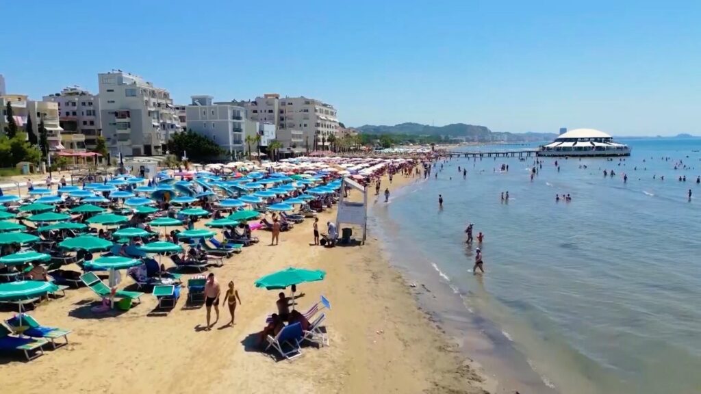 Çmime tavan për shezlonget në Durrës  Operatorët turistikë  Në përgjithësi  nuk ka pasur abuzime të theksuara