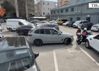 Sekuestrohen 4 makina luksoze me vlerë 200 mijë euro, dy persona nën hetim, dy në kërkim