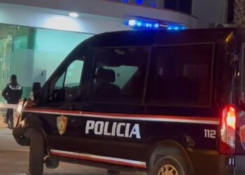 Sherr mes vjehrrit 91-vjeçar dhe dhëndrit në Durrës, përfundojnë të dy në spital nga goditjet me sende të forta