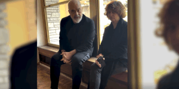 “Turp për çdo gjykatës që rinxjerr në rrugë këta keqbërës”, Rama takon artistët në Vilën 31