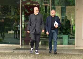 Kryesocialisti Rama zbret në terren dhe takon strukturat e PS në Njësinë 2, prezanton ekipin e ri drejtues