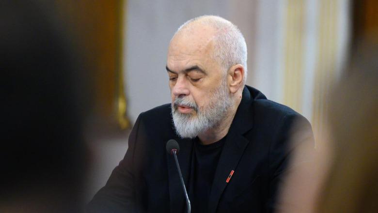  Në Sofrën e Hënës   Kryeministri Rama promovon librin e tij të ri me fjalimet e mbajtura në iftare ndër vite