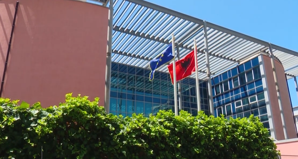 Vodhën 15 mln euro me Call Center at  SPAK kërkon konfiskimin e pasurive të dy të rinjve