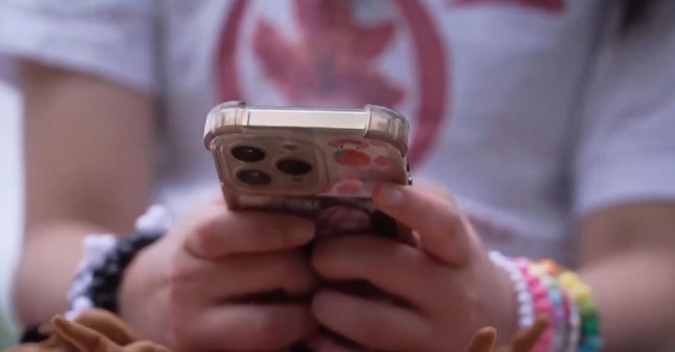 Mbrojtja e të miturve  Teknologjia rrit filtrat e kontrollit të moshës për rrjetet sociale