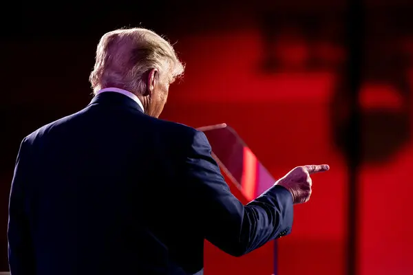 prite-koken-dhe-hidhe-trump-po-kryen-nje-eksperiment-te-ri-per-nderrimin-e-regjimit