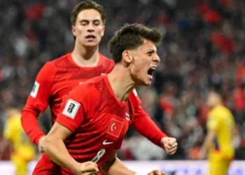 Turqia, një hap drejt botërorit, mposhti Rumaninë në gjysmëfinalen e playoff-it, tani sytë nga Kosova