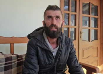 Foshnja 2-muajshe ndërroi jetë, prindërit akuzojnë mjekët: E dërgova në spital pasi nuk pinte qumësht, ata thanë…