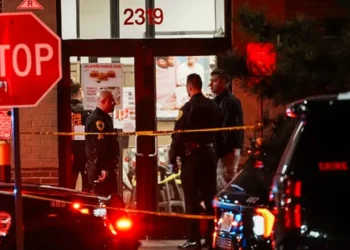 Të shtëna me armë në një qendër tregtare në New Jersey, një i vdekur dhe gjashtë të plagosur