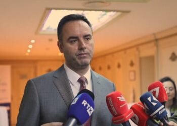 Kriza politike në Kosovë/ LVV pret emra nga opozita, Konjufca i gatshëm të tërhiqet nga gara për president