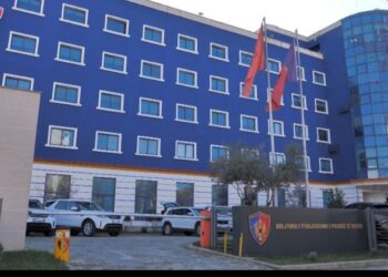 Thyerja e ‘arrestit në shtëpi’, 375 raste gjatë vitit 2025! Të akuzuarve u shtohet deri në 5 vite burg