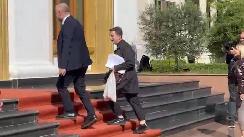 VIDEO   Interpelanca me ministrin e Bujqësisë  Braçe me qese me perime në Kuvend