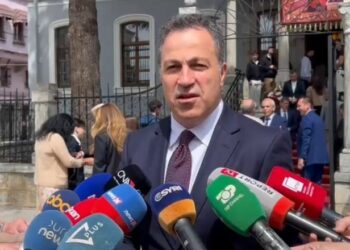 Kryeparlamentari Niko Peleshi uron Pashkët Ortodokse nga Korça: Mirësia e këtyre ditëve të përhapet te të gjithë shqiptarët!